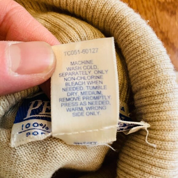 Pendleton 100% Merino Wool Cream Turtleneck Sweater Size Medium - Picture 13 of 15